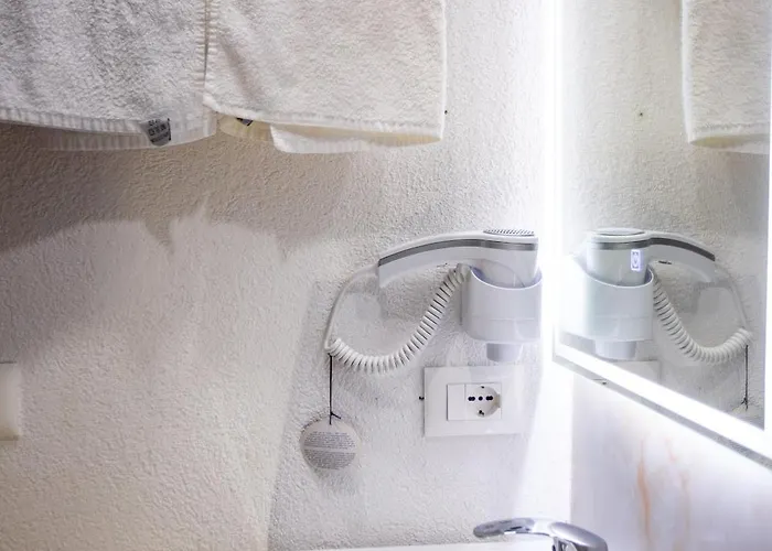 Double At The Bubbles Jacuzzi 3* Tirana